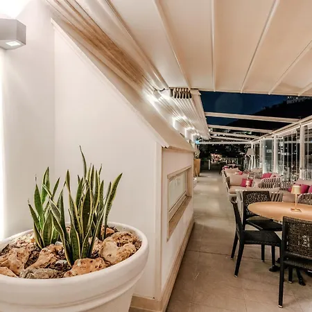 Hotiday Collection - Diaz Hotel